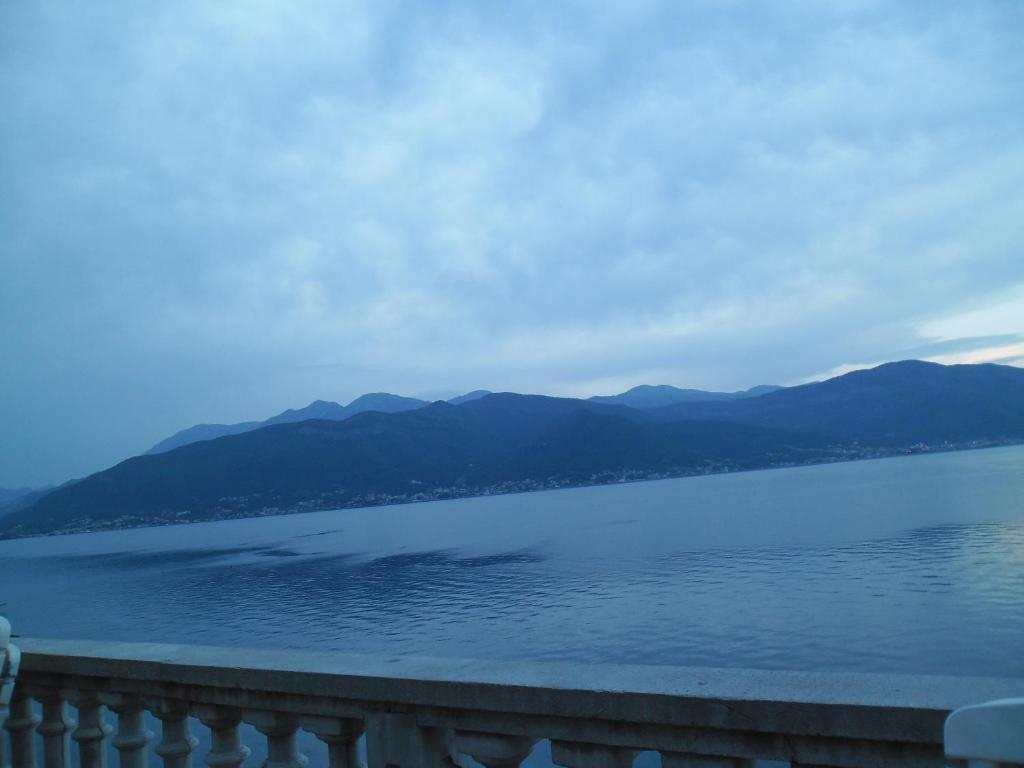 Apartments Petrovic Tivat Luaran gambar