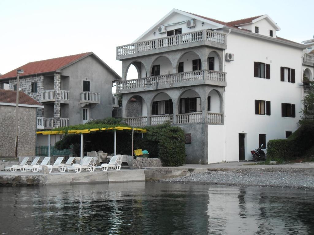 Apartments Petrovic Tivat Luaran gambar